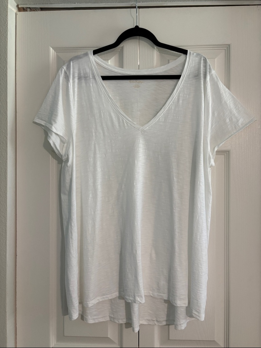 Lilly Pulitzer White V-Neck Short Sleeve Tee